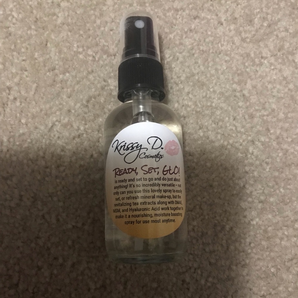 NWT Krissy D cosmetics setting spray